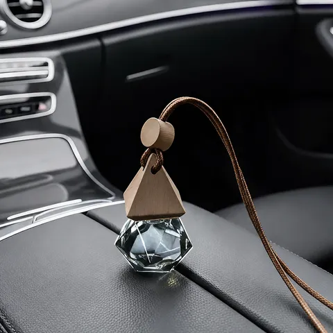 Diamond Cut Glass Car Aromatherapy Pendant Wood Cap Hanging Fragrance Bottle Diffuser Automotive Essential Oil Air Freshener Ornament