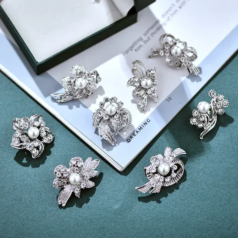 Elegante Legering Strass Kunstparel Brosje Voor Vrouwen Mode Strik Bloem Blad Reversspeld Sieraden Accessoire
