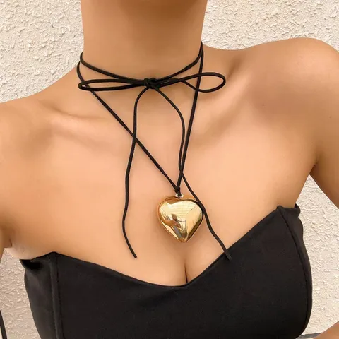 Women Fashion Heart Pendant Necklace Adjustable Velvet Cord Alloy Choker Heart Shaped Necklace For Ladies Stylish Jewelry Gift