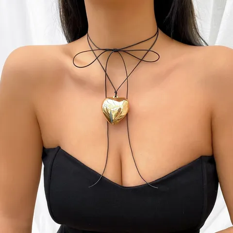 Women Fashion Heart Pendant Necklace Adjustable Velvet Cord Alloy Choker Heart Shaped Necklace For Ladies Stylish Jewelry Gift