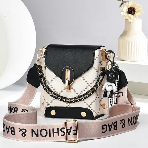 Women Fashion PU Leather Mobile Phone Crossbody Bag Lattice Pattern Color Block Small Shoulder Bag With Bear Pendant