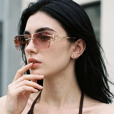 Lunettes de Soleil Papillon en Strass Sans Monture Luxe Femme Mode Monture en Métal Carrées Surdimensionnées UV400 Fête