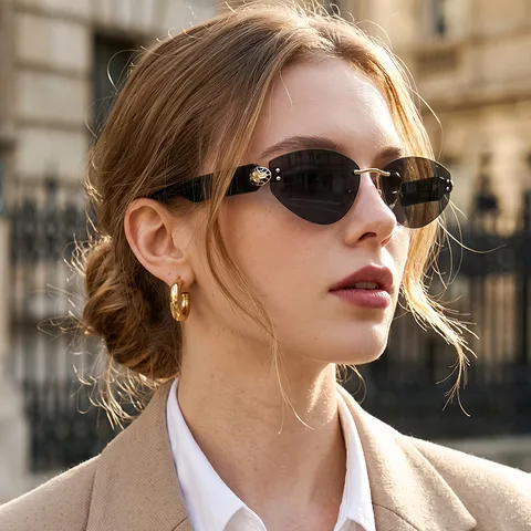 Lunettes de Soleil Œil de Chat Rétro sans Monture Femme Luxe Verres PC Triangle Protection UV400 Mode Lunettes de Soleil pour Fête Photographie de Rue