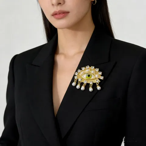 Vintage Alloy Evil Eye Brooch For Women Rhinestone Artificial Pearl Tassel Surrealist Eye Pins Luxurious Fashion Jewelry Accessories