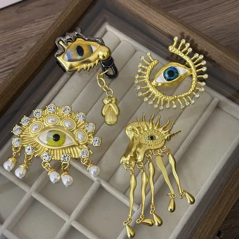Vintage Alloy Evil Eye Brooch For Women Rhinestone Artificial Pearl Tassel Surrealist Eye Pins Luxurious Fashion Jewelry Accessories