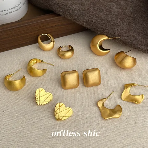 Vintage Gold Matte Brushed Geometric Earrings For Women Luxurious Copper Heart Square Hoop Stud Earrings Jewelry Gift