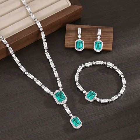 Collana con Pendente in Zirconia Verde Smeraldo di Lusso per Donna con Nappa di Diamanti Baguette Quadrata per Banchetto Serale