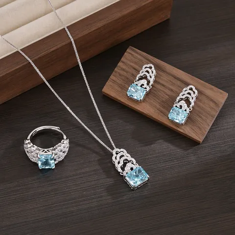 Collana Vintage a Nuvola di Buon Auspicio in Zirconia Quadrata Blu Mare Rame Lusso Leggero Strass Catena per Clavicola per Donna