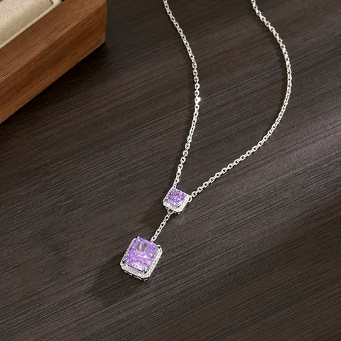 Collana con Ciondolo Quadrato in Rame e Zirconia Viola Design Geometrico a Nappa Elegante Catena Lunga da Maglione Gioielli Donna