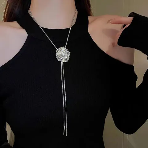 Collar Ajustable con Forma de Flor de Rosa de Estilo Francés para Mujer Colgante de Metal de Aleación de Plata Cadena de Suéter Collares Largos Joyas Accesorios Regalo