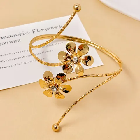 Vintage Gold Alloy Flower Leaf Open Armbands For Women Exaggerated Rhinestone Adjustable Upper Arm Cuff Fashion Jewelry Bracelet Gift