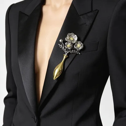 Vintage Distressed Alloy Flower Vase Brooch For Women 3D Long Floral Design Brooch Elegant Suit Pin Clothing Jewelry Accessory