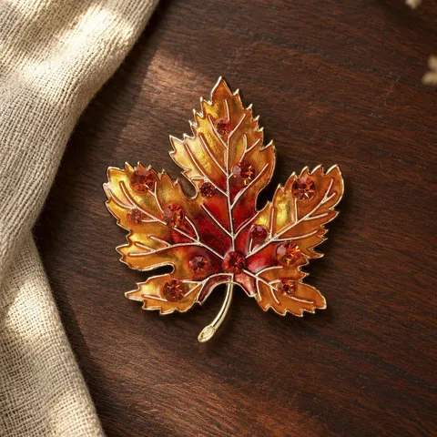 Vintage Autumn Winter Maple Leaf Brooch High Grade Alloy Enamel Rhinestone Leaf Lapel Pin For Women Suit Accessories Jewelry