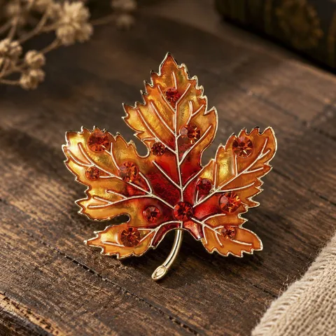 Vintage Autumn Winter Maple Leaf Brooch High Grade Alloy Enamel Rhinestone Leaf Lapel Pin For Women Suit Accessories Jewelry