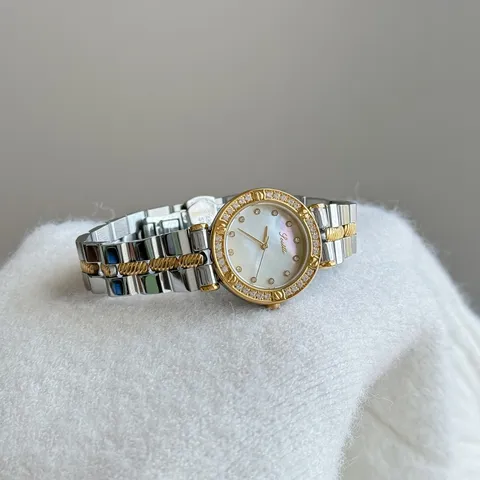 Scottie 9766 Mode Damen Quarzuhr Rundes Zifferblatt Aus Gradient Perlmutt Strass Lünette Edelstahl Armband Armbanduhr