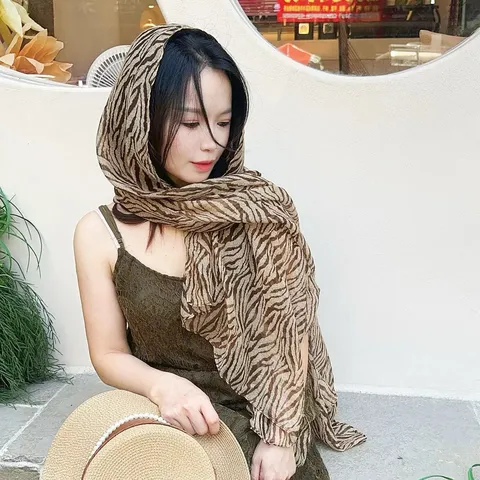 Women Fashion Printed Scarf Leopard Thin Sunscreen Shawl Soft Polyester Long Scarf Versatile Daily Accessories