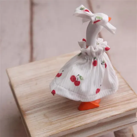 Ensemble d'Ornements Mini Oie de Porche 7 Pouces Robe Imprimé Léopard Vintage Nœud Motif Cerise Décoration de Statue de Jardin Pastorale