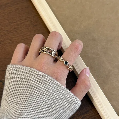 Anello in Zirconia Nera di Alta Classe Vintage Anello Aperto con Giglio Traforato Gioielli da Dito Impilabili alla Moda per Donna
