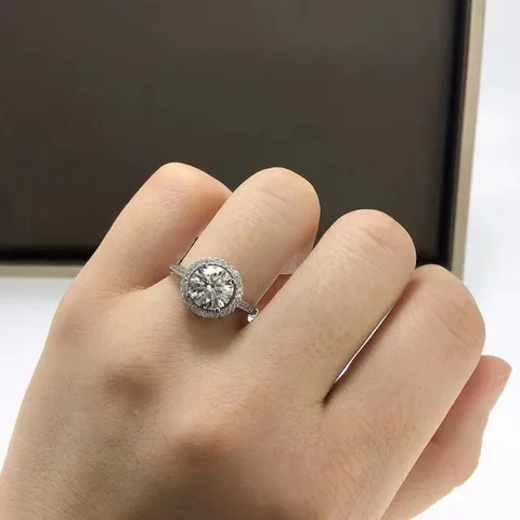 Luxurious 1 Carat Round Cut Moissanite Ring For Women Gold-Plated Copper Paved Engagement Wedding Ring Niche Design Jewelry