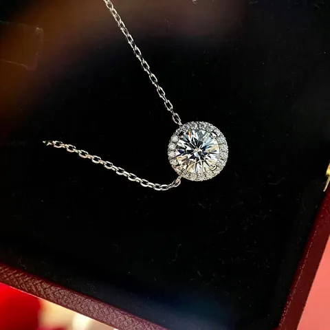 Élégant Collier Pendentif Moissanite Halo Rond Pour Femmes Cuivre Plaqué Argent 1ct Bijoux Étincelants Cadeau Quotidien