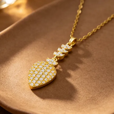Light Luxury Zirconia Heart Star Pendant Necklace Stainless Steel Chain Copper Inlaid Zircon Gold Jewelry For Women Elegant Starfish Jellyfish Strawberry Necklaces