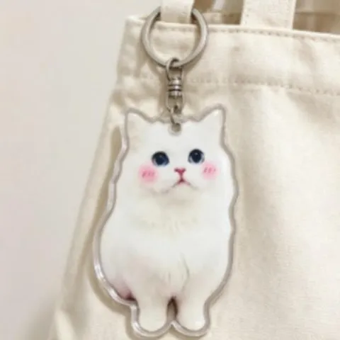 Lindo Llavero de Gato Blanco de Acrílico Abstracto Dibujos Animados Ojos Azules Gatito Colgante de Mochila Decorativo Bolso Charm Regalo de Cumpleaños