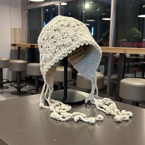 Gorro de Punto Calado de Ganchillo Hecho a Mano Japonés Retro Protección de Oído Lana Otoño Invierno Beanie Cálido Con Lazos Trenzados Mujeres