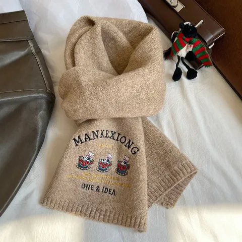 Bufanda de Imitación de Cachemira Bordada con Oso Lindo Estilo Japonés para Mujer Otoño Invierno Chal de Punto Suave y Grueso para Estudiantes