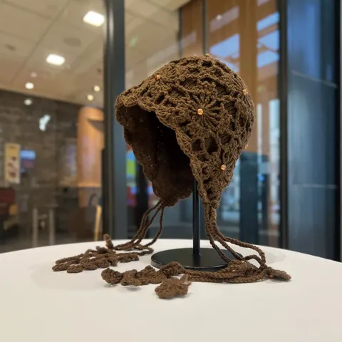 Gorro de Protección Auditiva de Punto Calado de Ganchillo Hecho a Mano para Mujer Mezcla de Acrílico Gorro de Invierno Cálido
