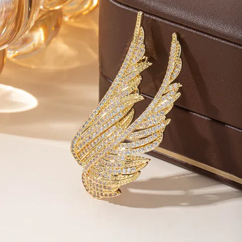 Luxury Angel Wing Brooch For Women Alloy Zirconia Inlaid Feather Design Pin Elegant Suit Dress Accessories Jewelry Gift