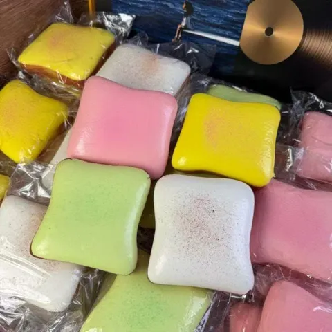 Προσομοίωση Τοστ Squishy Παιχνίδι Αργής Επαναφοράς Ψωμί Βουτύρου Αρωματικό Παιχνίδι Ανακούφισης από το Στρες Μαλακό Fidget Toy για Ενήλικες Παιδιά Δώρο