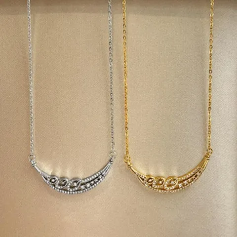 Elegante Halskette mit Zirkonia-Mondanhänger für Damen aus Titanstahl und Kupfer Mondstern-Stil Leichter Luxus Mode Schmuck Accessoire Geschenk