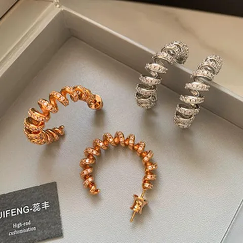 Πολυτελή Σκουλαρίκια από Ορείχαλκο 18K Επιχρυσωμένο Σχήμα C Γρανάζι Μικρο-Ένθετο Ζιρκόνια για Γυναίκες Κοσμήματα Καρφίτσα Ασήμι 925