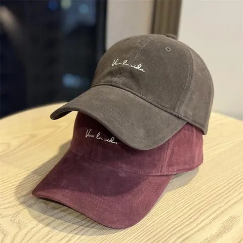 Casquette de Baseball en Velours Synthétique Givré Femmes Hommes Bord Large Sommet Souple Broderie Lettre Ajustable Chapeau de Soleil Rétro