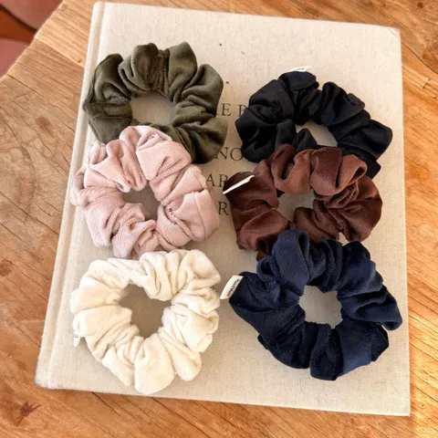 Chouchous en Velours Rétro pour Femmes Haute Élasticité Couleur Unie Étiquette Fait Main Élastiques à Cheveux Automne Hiver Accessoires pour Cheveux