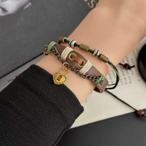 Bracelet en Cuir Multi-Rangs Vintage pour Femmes Hommes Style Punk Vieilli Pendentif Clé Serrure Cœur Corde Tressée Réglable Bijoux de Main