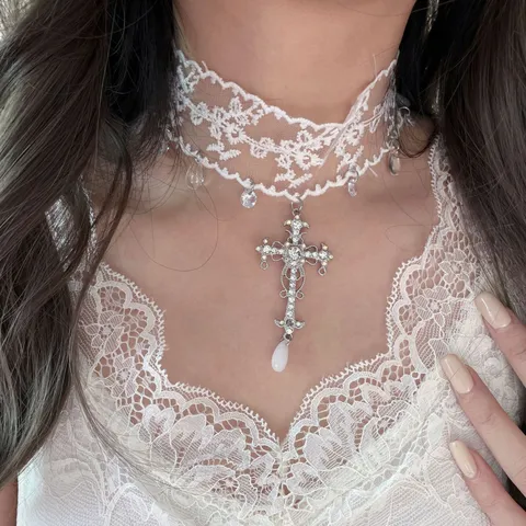 Collier Ras-de-cou en Dentelle Gothique pour Femmes Pendentif Croix Cœur Vintage Alliage Strass Perle Artificielle Bijoux Accessoires