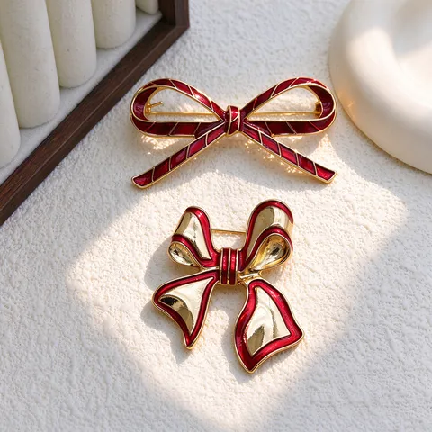 Elegant Bowknot Ribbon Brooch Pin Zinc Alloy Red Enamel Gold Plated Vintage Design Breastpin Jewelry For Women Clothes Accessory Gift