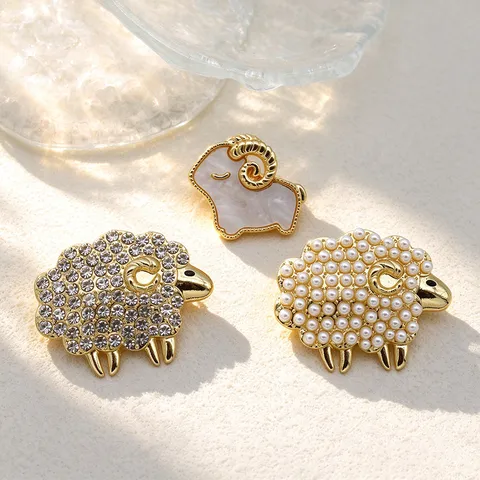 Creative Zinc Alloy Sheep Brooch Personalized Fashion Zodiac Animal Pin Rhinestone Artificial Pearl Goat Breastpin For Women Daily Jewelry Gift