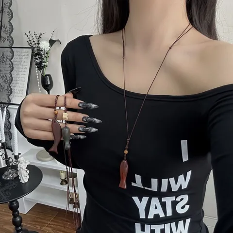 Collier Long Pendentif Poisson en Bois Fait Main Style Ethnique Rétro Cordon de Cire Ajustable Chaîne de Pull pour Femme Bijoux