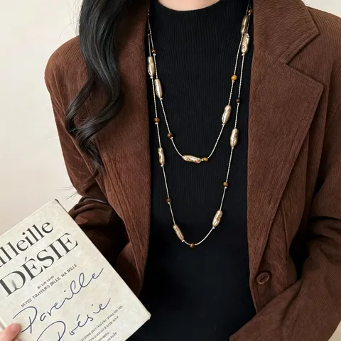 Collier Double Couche Vintage en Alliage avec Perle Artificielle et Pierre Oeil de Tigre Chaîne de Pull Style Maillard pour Femmes Bijoux