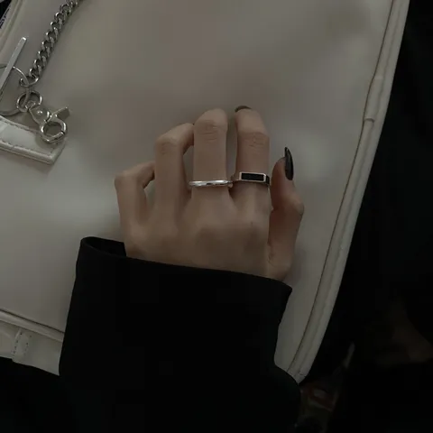 Minimalistische Vierkante Zwarte Oliedruppel Open Ring Voor Vrouwen Verstelbare Geometrische Koperen Vingerring Trendy Niche Sieraden