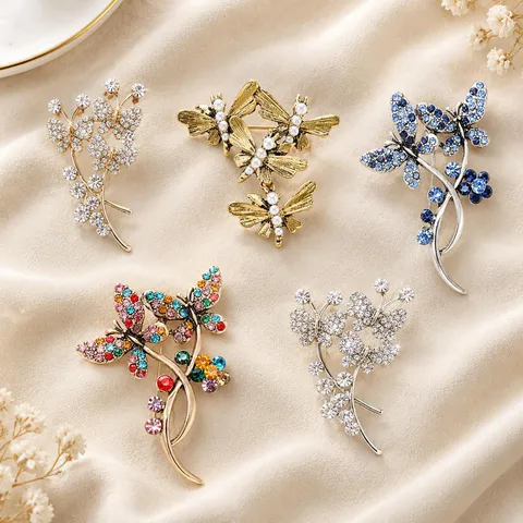 Elegant Alloy Rhinestone Butterfly Bouquet Brooch For Women Gold Silver Blue Multicolor Light Luxury Floral Scarf Pins Suit Accessories Fashion Jewelry