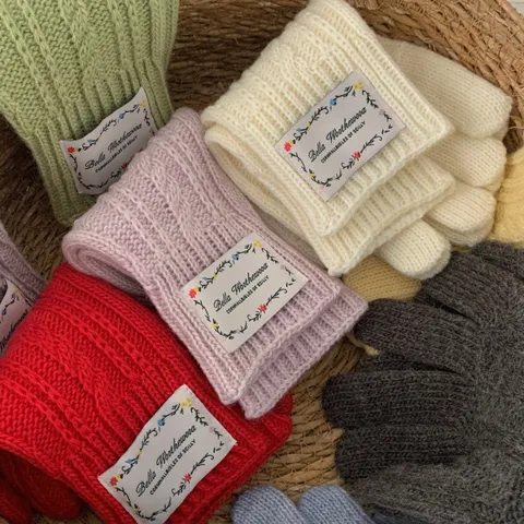 Women Cable Knit Winter Gloves Warm Knitted Full Finger Mittens With Fashion Label Soft Polyester Jacquard Gloves For Outdoor Cold Weather