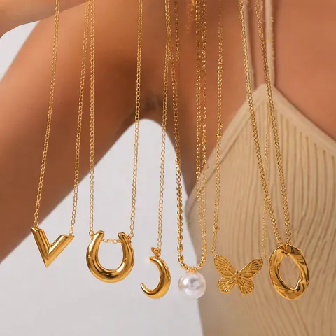 Minimalistische Titanium Staal 18K Verguld Ketting Vrouwen Vlinder Maan Kunstparel V-Vorm Hanger Ins Stijl Sieraden