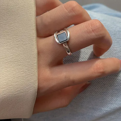 Bague Ouverte à Double Couche en Cuivre pour Femmes Minimaliste Géométrique Carrée avec Strass Noirs Incrustés Bague Réglable Style ins Bijoux de Mode