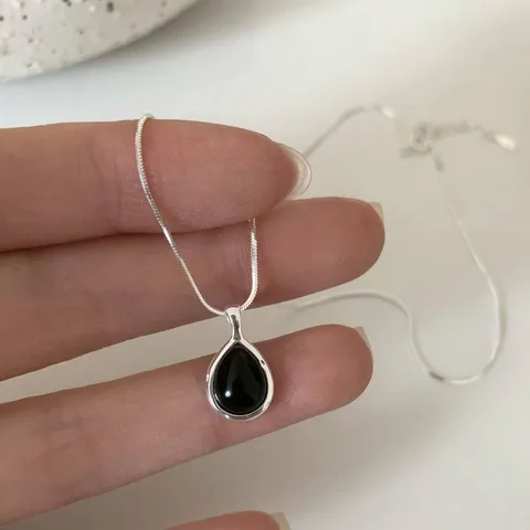 Collar de Pendiente de Gota de Agua de Ágata Negra de Cobre Minimalista para Mujeres Cadena de Clavícula de Hueso de Serpiente Estilo Coreano INS Joyería