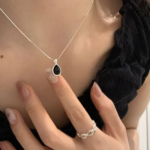 Minimalistische Kupfer Schwarz Achat Wassertropfen Anhänger Halskette Für Damen Schlangenknochen Schlüsselbeinkette Koreanischen Stil INS Schmuck