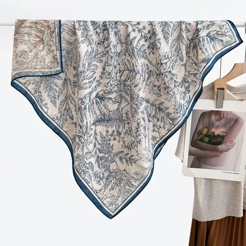 Foulard Quadrato in Satén con Stampa Floreale Retrò da Donna Elegante Sciarpa Grande al Tatto Seta per Accessorio Collo e Testa