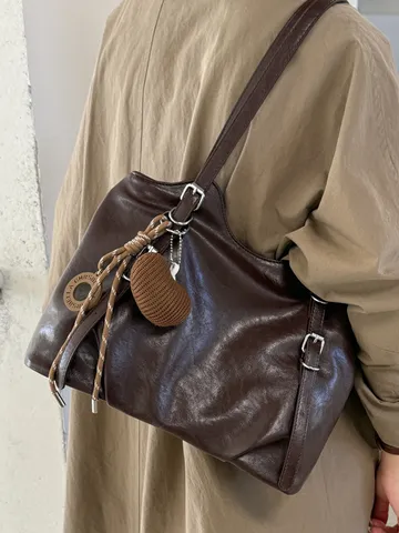 Vintage Maillard Braun Große Kapazität Tote Bag Für Damen Retro PU-Leder Unterarm Schultertasche Pendler Handtasche Mit Herzanhänger